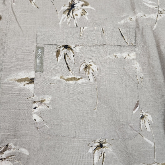 Columbia Size XL Tropical Button Shirt - Picture 2 of 9